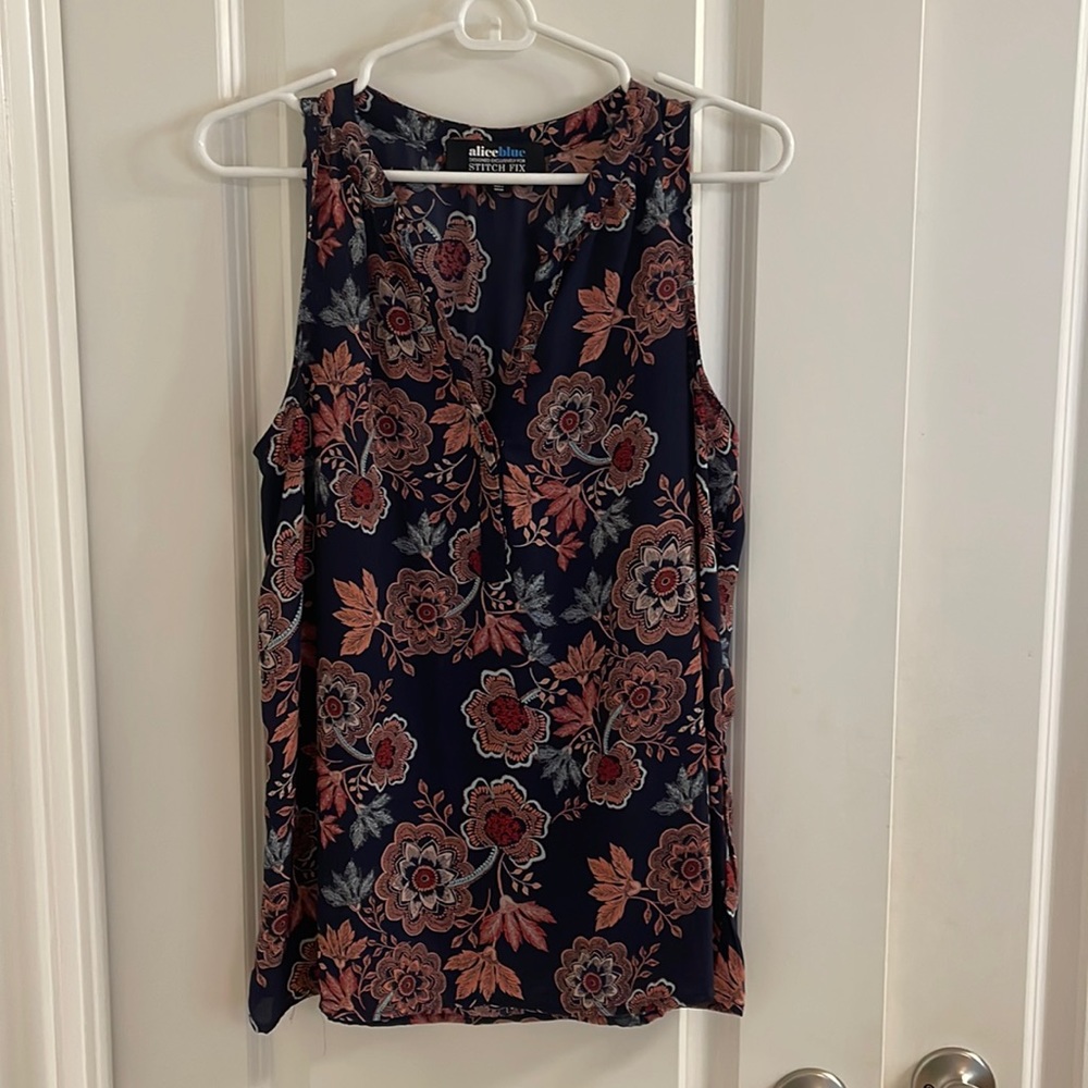 Alice Blue floral sleeveless blouse size Medium.